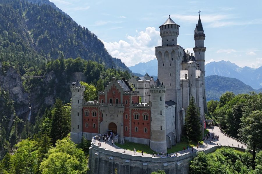 SchlossNeuschwanstein1-gate of nations