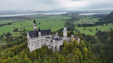 SchlossNeuschwanstein-gate of nations