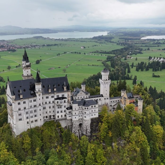 SchlossNeuschwanstein-gate of nations