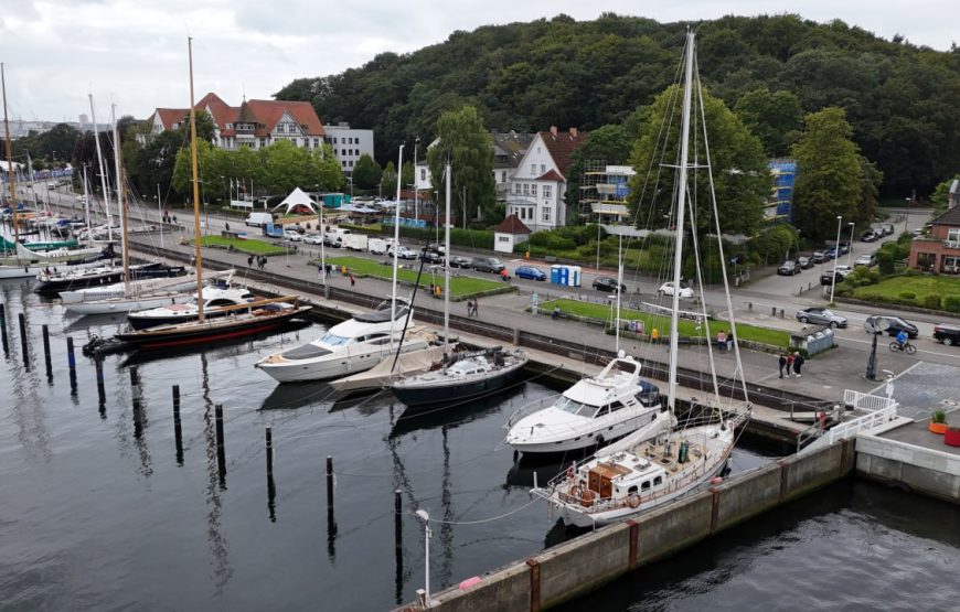 Kiel Discovery 1-day Tour: Sailing, Naval Monuments, and Scenic Walks