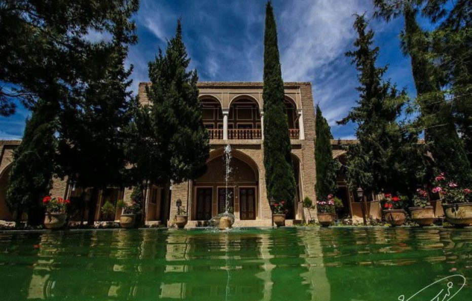 Eivan Hotel