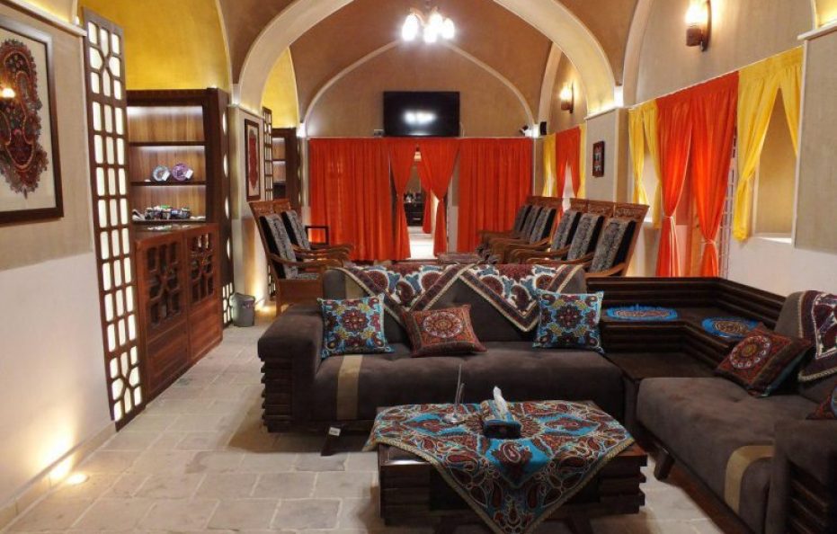 Eivan Hotel
