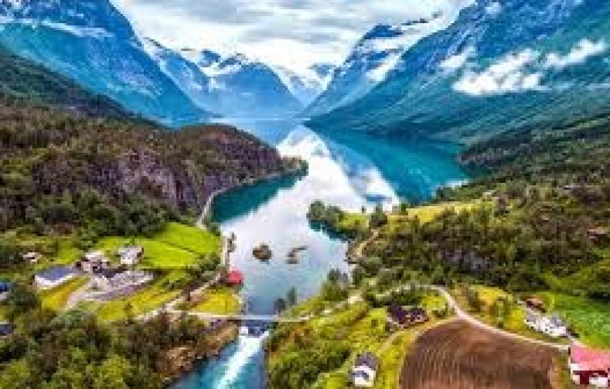 Scandinavian Splendor Expedition in 13-Day Tour
