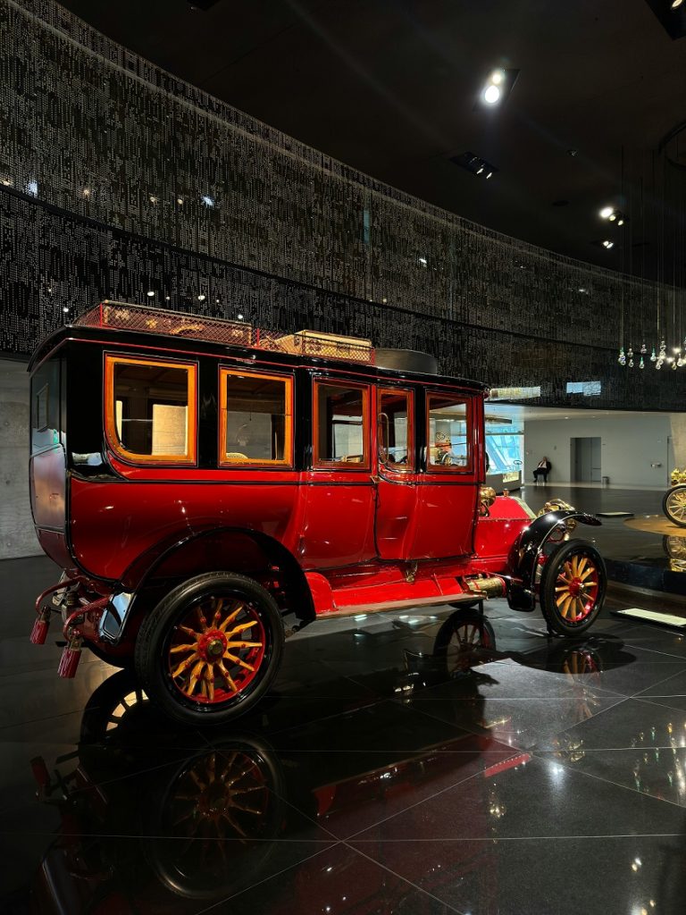 Mercedes-Benz-Museum-2-2-2-2