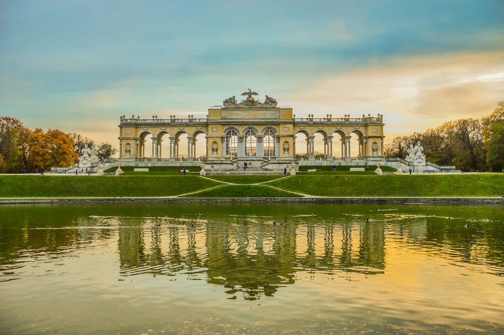 vienna2-gate of nations